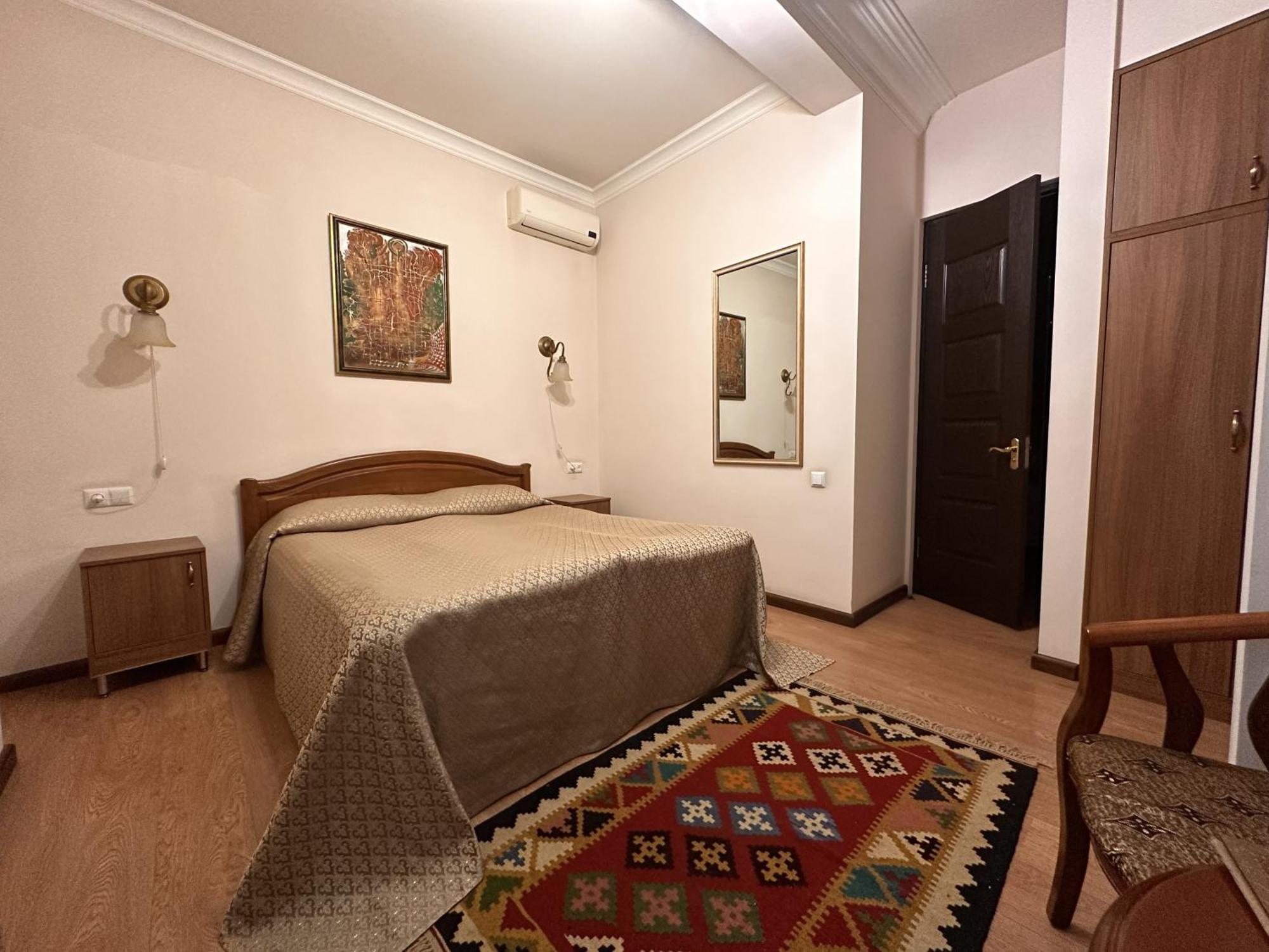 Hin Yerevantsi Hotel Ngoại thất bức ảnh
